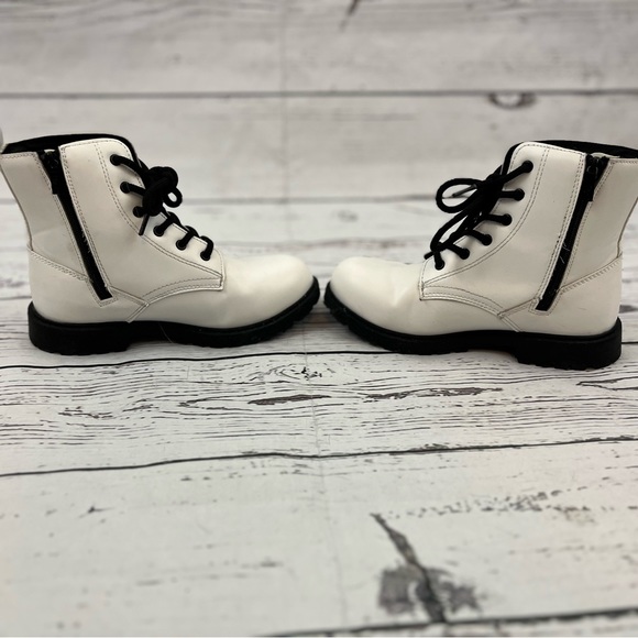 Levi’s Giselle Neo Unisex Combat Boot Size 2 White - Picture 7 of 9